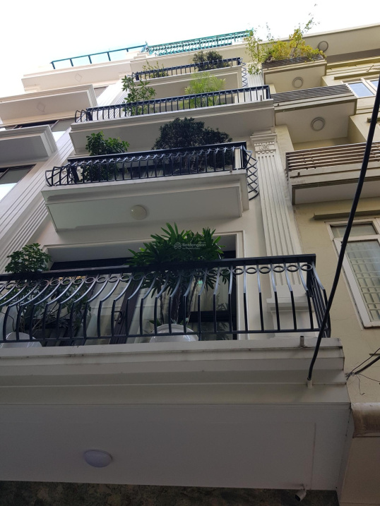 Bán nhà phân lô Hoàng Quốc Việt 55m2, 6 tầng, mặt tiền 4,4m đường ô tô 13,5 tỷ