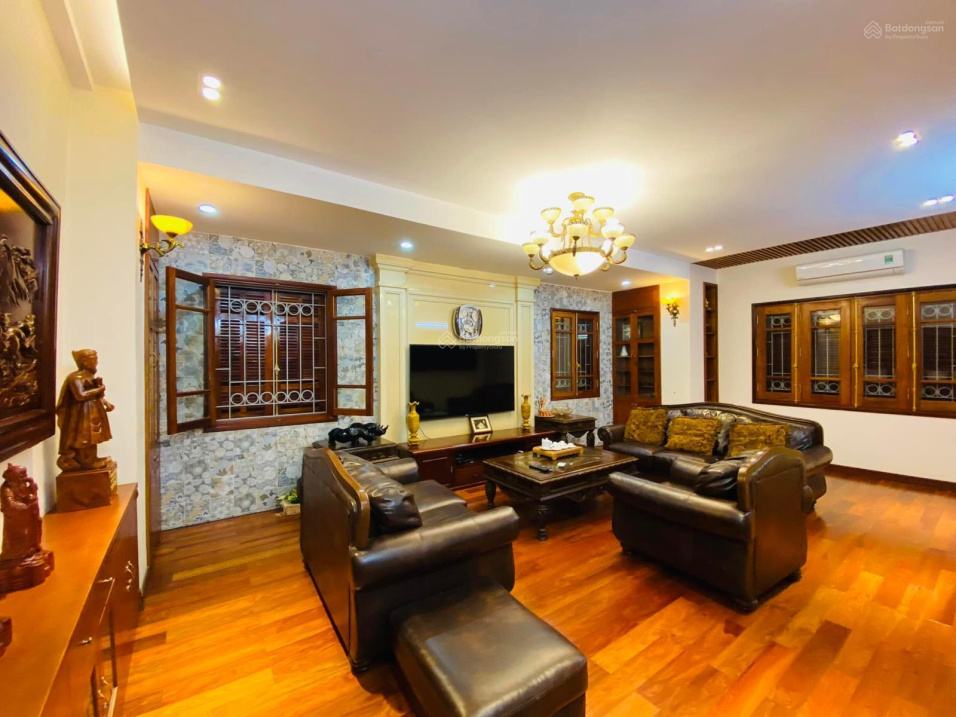 Bán nhà phân lô TT Đặng Văn Ngữ, Đống Đa, ô tô tránh, vỉa hè đá bóng, 90m2, 9m mặt tiền, 28 tỷ