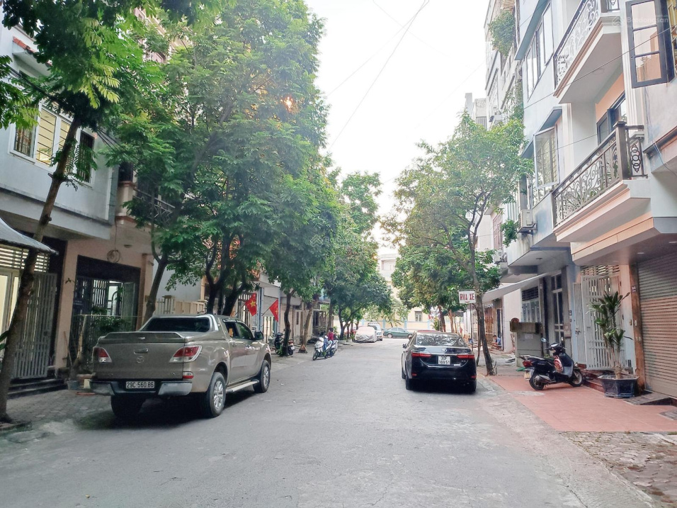 Bán nhà phân lô Tổng cục Chính Trị Lai Xá, có thể kinh doanh. Lô góc 2 thoáng 5 tầng, hơn 4 tỷ