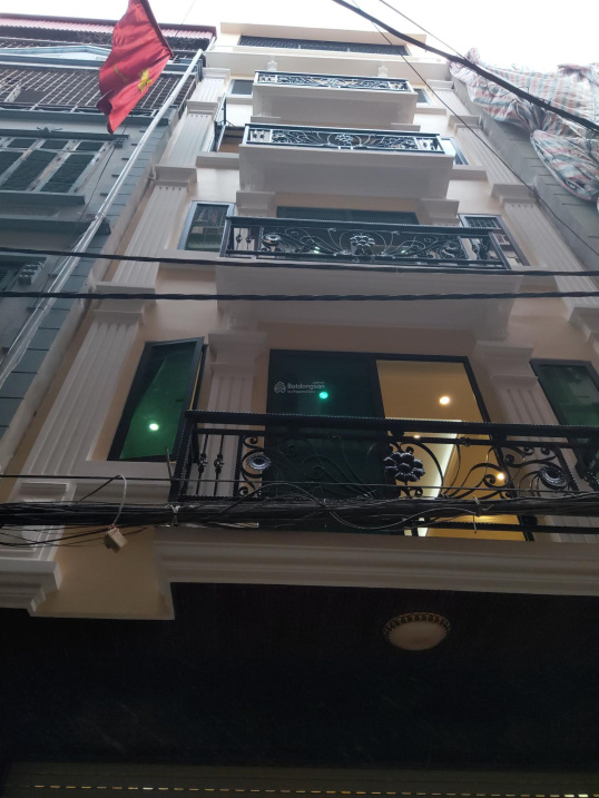 Bán nhà phân lô ngõ 61 Hoàng Cầu, Trần Quang Diệu, DT 45 m2 x 7T mặt tiền 5 m, ngõ 2 ô tô vào