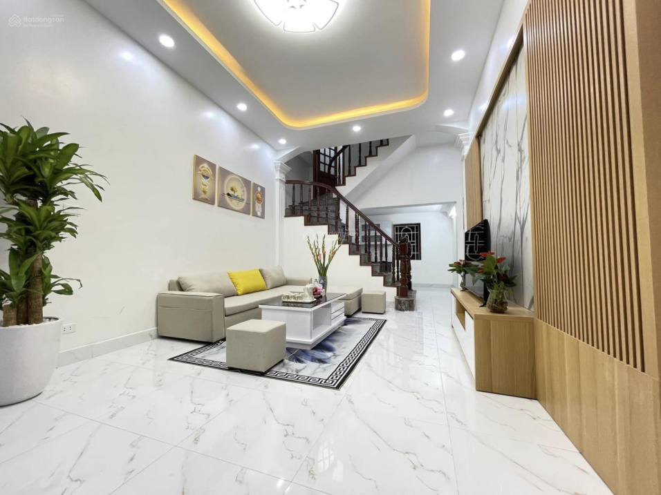 Bán nhà phố Lạc Long Quân - Cầu Giấy nhỉnh 4 tỷ có ngay nhà 43m2 x 4 tầng