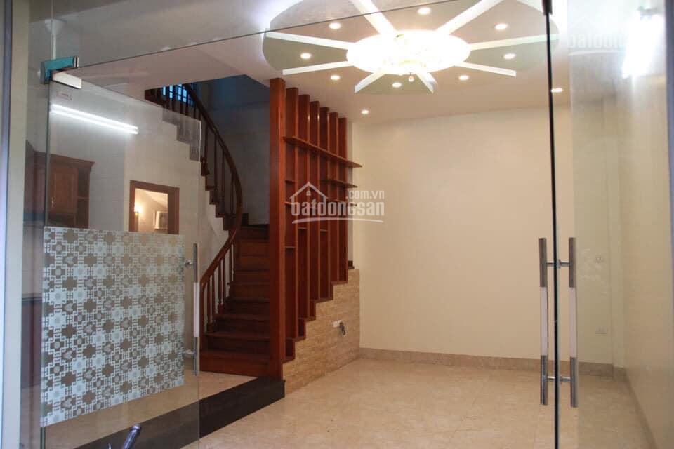 Bán nhà phố Nguyễn Chí Thanh 40m2 mặt tiền 5m, ô tô đỗ cổng giá 5.3 tỷ siêu hấp dẫn