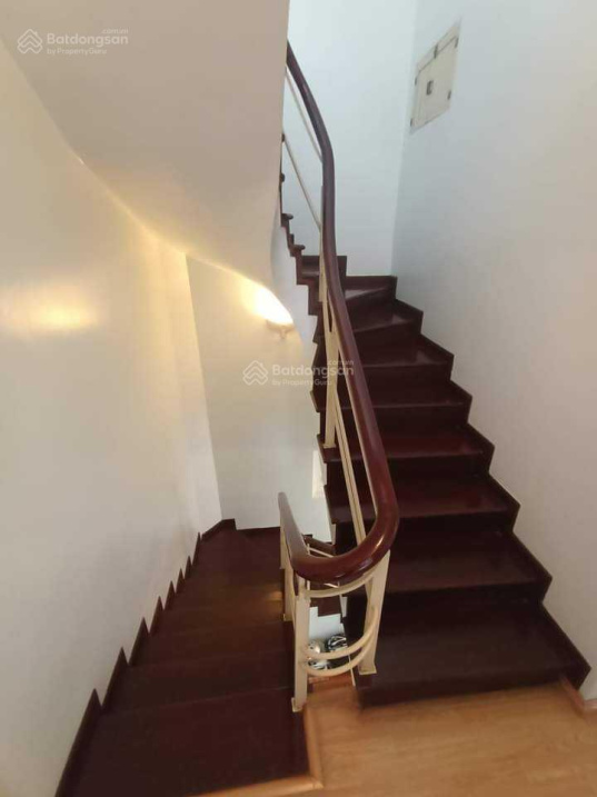 Bán nhà riêng Quận Tây Hồ, vài bước ra hồ, ô tô tránh, đỗ, lô góc. DT 40/60 m2 x 4 tầng, giá 8,3 tỷ