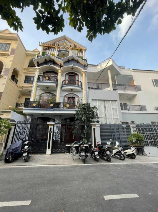 Bán nhà tuyệt đẹp Huỳnh Văn Bánh - Nguyễn Văn Trỗi P15, Q Phú Nhuận DT 8x23m 3 lầu giá 35 tỷ