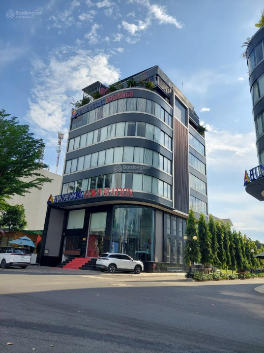 Bán nhà. Hàng hiếm, giá rẻ, duy nhất trên mặt tiền Trần Hưng Đạo, Quận 1 (8x20m). Giá: 70 tỷ