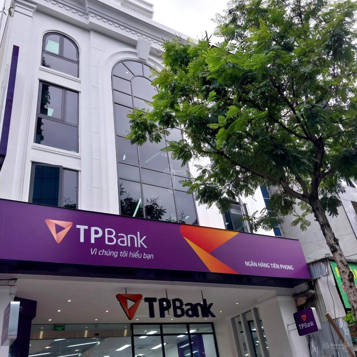 Bán tòa VP MP Lê Hồng Phong DT 160m2 6 tầng MT 8m. Vị trí đẹp, cạnh Lăng Bác, trung tâm HN. 2 MT