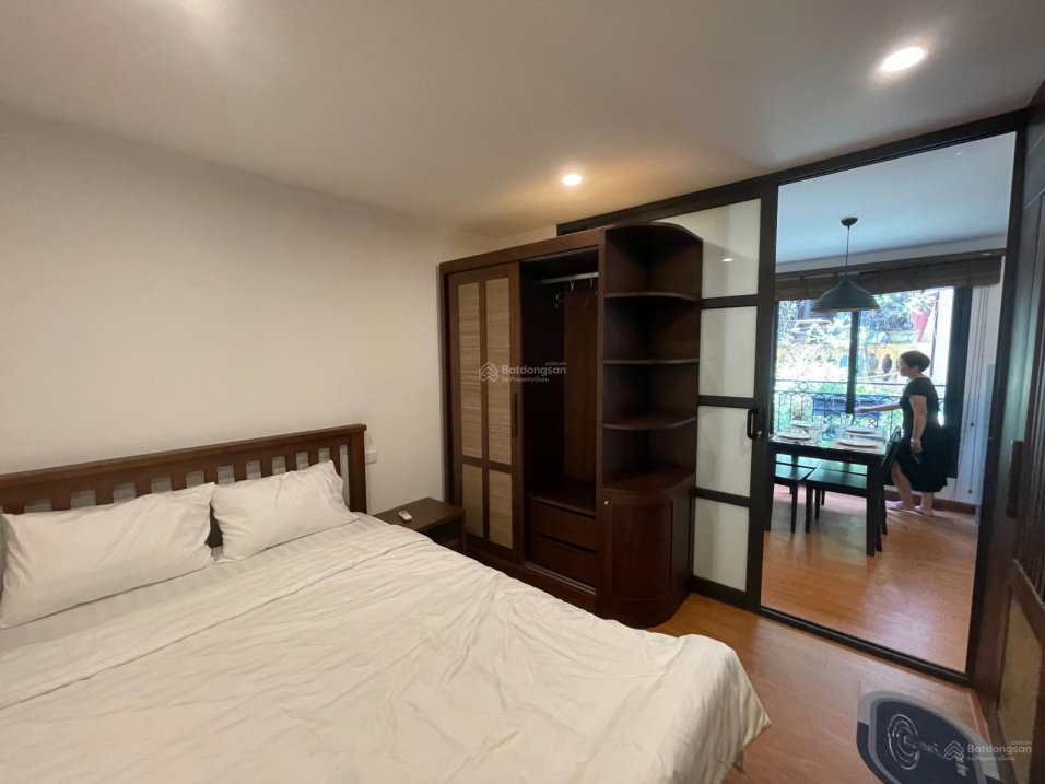 Bán toà chung cư mini Hồ Tây vị trí vàng cho 5 căn hộ đang cho thuê kín khách