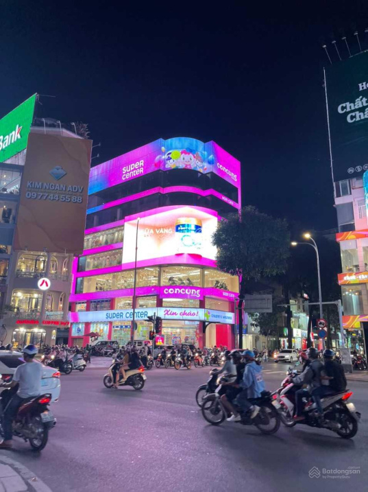 Bán tòa nhà mặt tiền Trương Định, Q3. DT: 8x19m. 1 trệt 4 lầu. Giá 72 tỷ