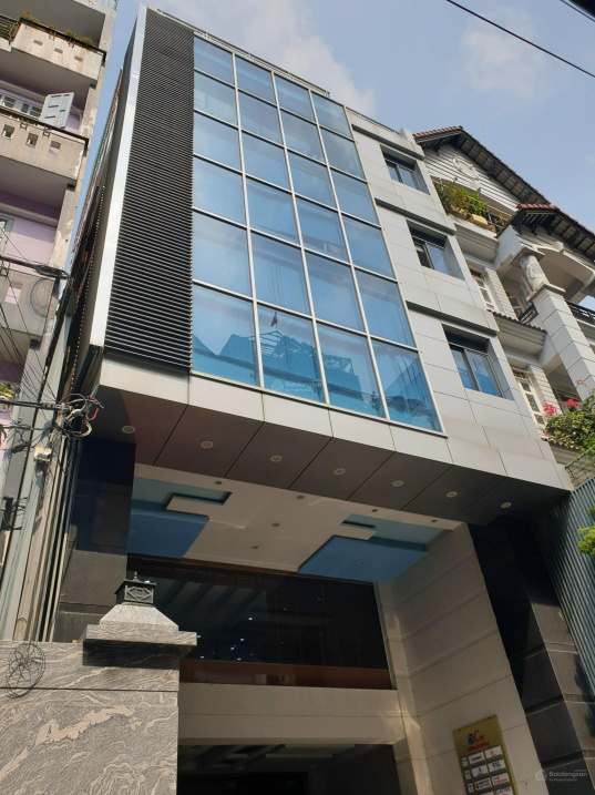 Bán tòa nhà văn phòng quận Tân Bình, 8x27m, hầm, 7 tầng, khu chuyên VP sân bay Tân Sơn Nhất