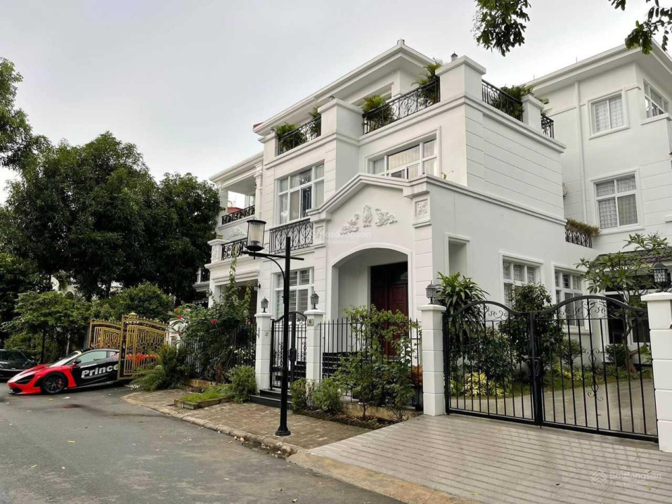 Bán villa đẹp mới xây sân vườn hồ bơi đường Quốc Hương Thảo Điền Q2, 208m2, HĐT 120tr/th, 41 tỷ