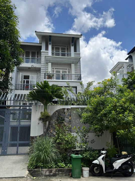 Biệt thự 200m2 khu sang 215 Nguyễn Văn Hưởng - Thảo Điền. 3 lầu đẹp - giá 46 tỷ TL