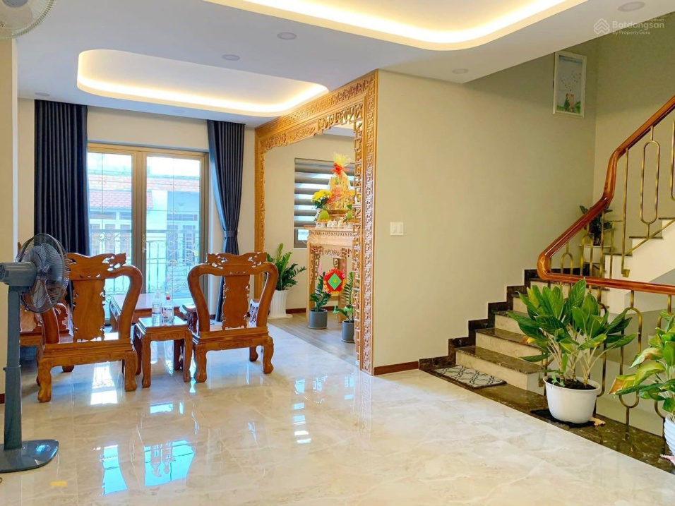 Biệt thự đẹp xịn sò, Bùi Văn Ba, Q7. 2 MT, ngang 6.5m. DT 136m2, chỉ 17 tỷ. Cực hiếm