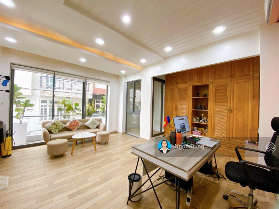 Biệt thự góc 2MT Đường Cống Lở, P15, Tân Bình, DT 5.5mx14m, DTSD 300m2, hướng Đông Nam, 10.5 tỷ, TL