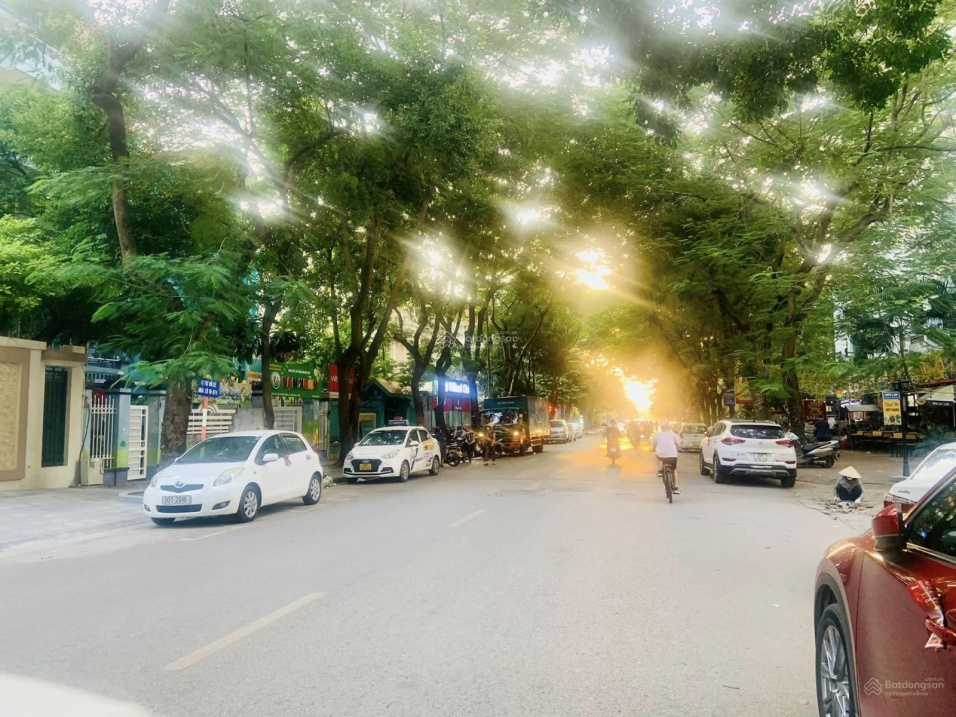 Biệt thự mặt phố bán đảo Linh Đàm vị trí đẹp nhất khu, đường cực rộng vỉa hè lớn kinh doanh sầm uất