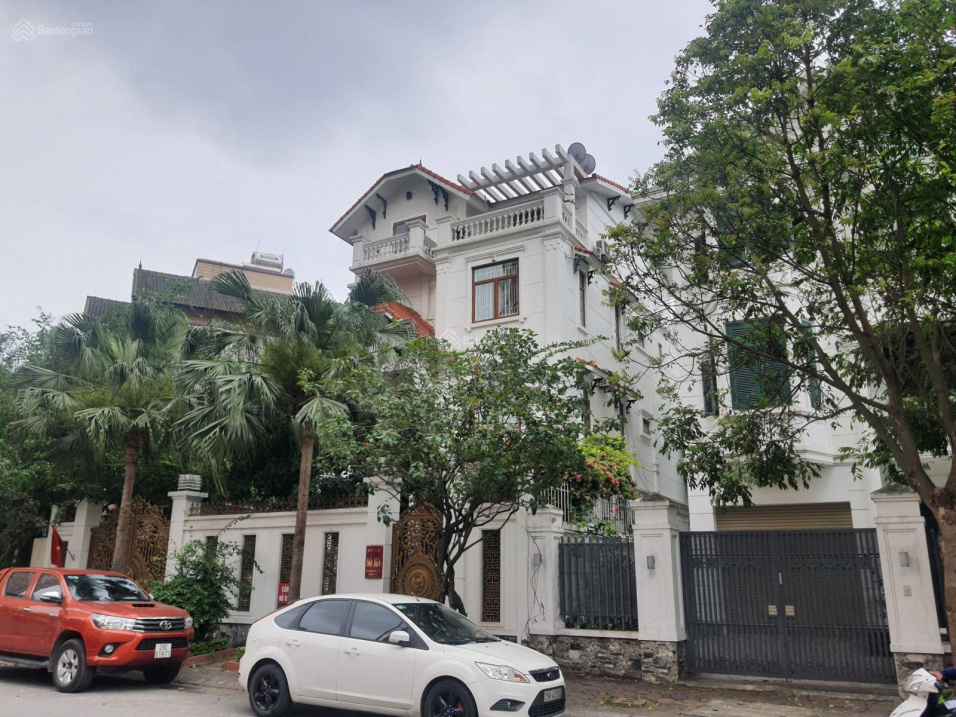 Biệt thự vip KĐT Nghĩa Đô gần Cầu Giấy Hà Nội DT 300m2 4 tầng 85 tỷ an sinh đẳng cấp.