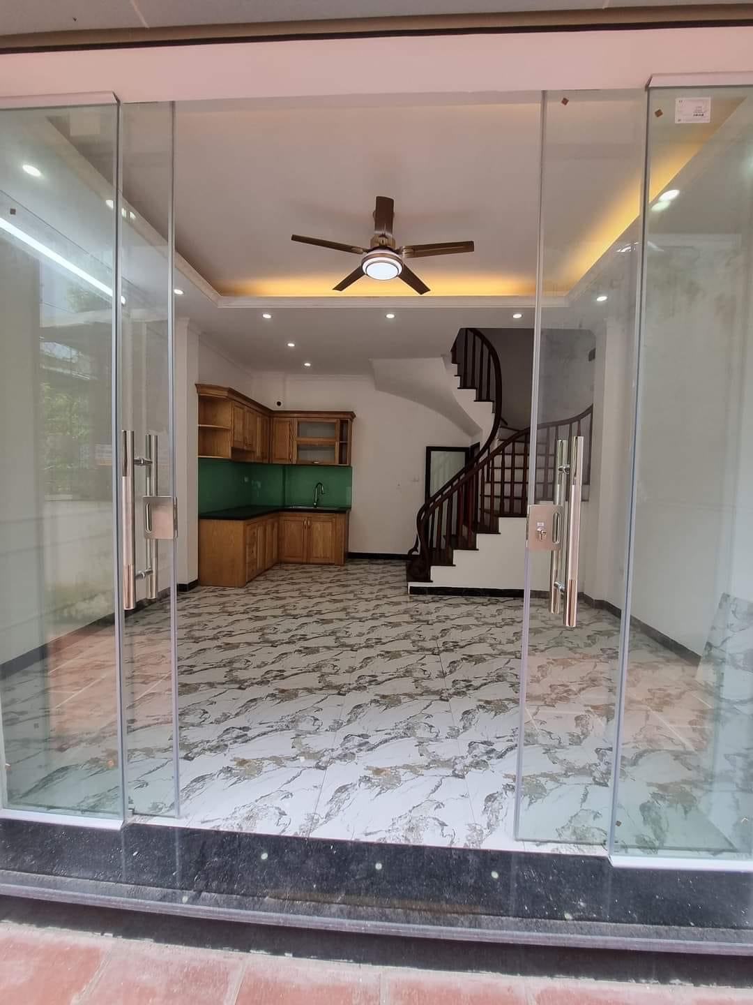 Cần bán nhà Thịnh Liệt,Hoàng Mai,nhà mới thông thoáng về ở luôn.