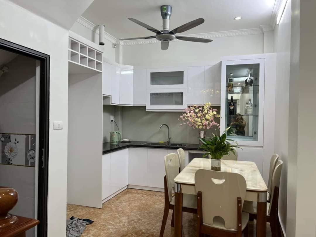 BÁN NHÀ LÔ GÓC CHÍNH KINH, NGÕ NÔNG, GẦN PHỐ, NHÀ MỚI ĐỦ ĐỒ Ở NGAY. SDCC