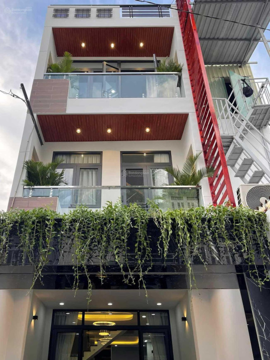 Cần bán căn nhà chính chủ vị trí đắc địa đường Tân Hóa, Quận 6