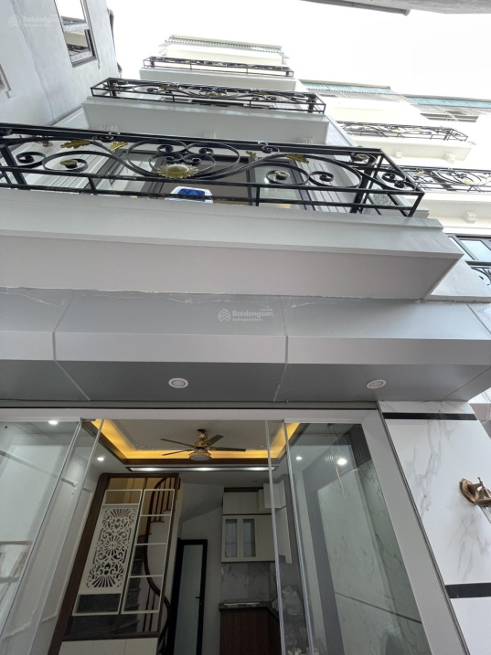 Cần bán nhà 5 tầng, 20m ra phố Hoàng Quốc Việt, 31m2, nhô 5tỷ, LH 0886 585 789