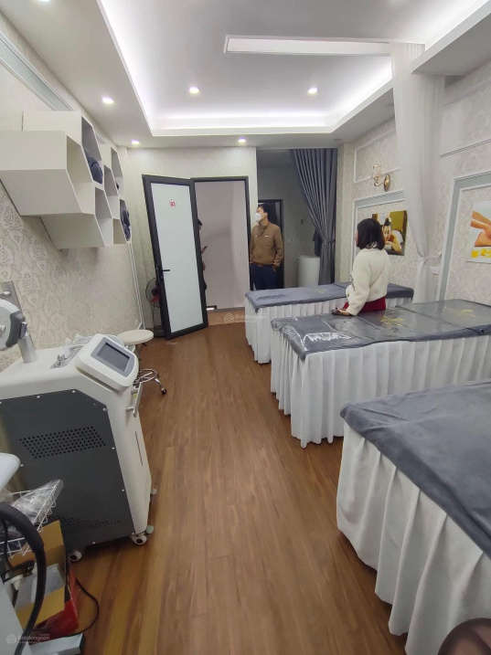 Cần bán nhà Đội Cấn, Ba Đình, mặt ngõ oto tránh nhau, vị trí kinh doanh 32m2 chỉ hơn 6 tỷ