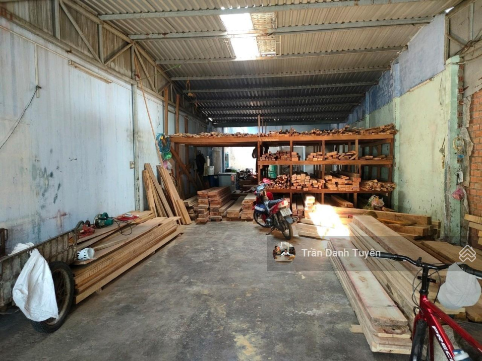 Cần bán nhà mặt phố ngang 6m02 vuông vức, đường Phước Long - Phường Phước Long - TP. Nha Trang