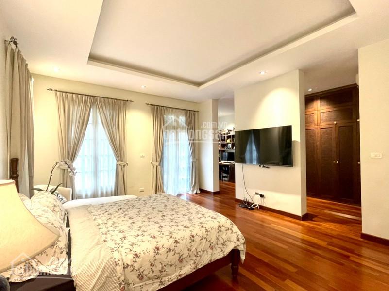 Căn nhà bán ven hồ Tây đúng nghĩa tuyệt đẹp sân vườn và hiện đại chưa từng có, giá rẻ