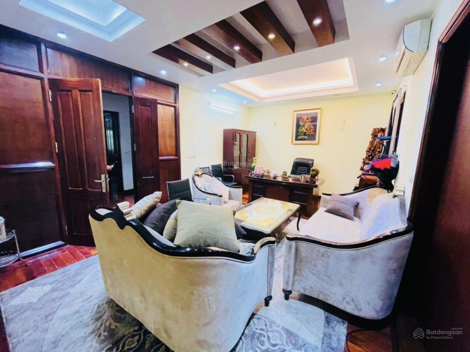 Cần tiền bán nhanh, bán gấp nhà phố mặt tiền Tô Hiệu - Hà Đông. Kinh doanh sầm uất