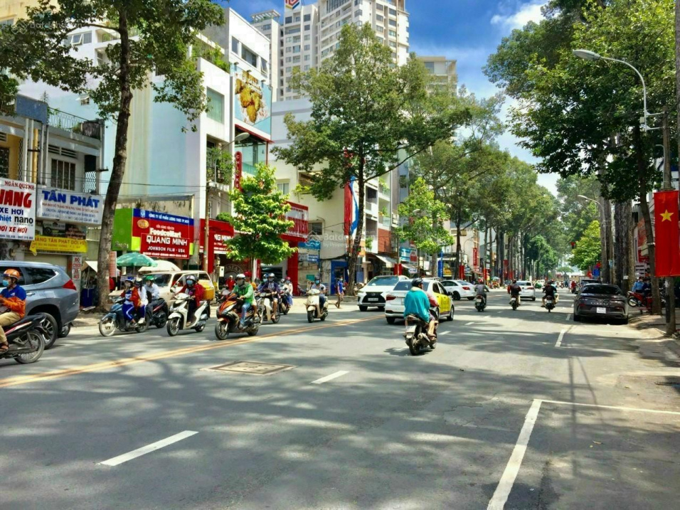 Cần tiền giảm 5 tỷ, bán nhà góc 3 MT đường thương hiệu, Quận 3 (7x25m). HĐT: 150 tr/th. Giá 33 tỷ