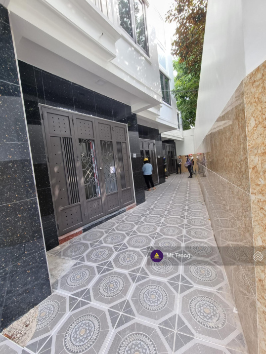 Chỉ 1.63 tỷ có nhà 4 tầng (33m2) cách bến xe Yên Nghĩa 3km, 100m ra đường QL 6 - 0969419928