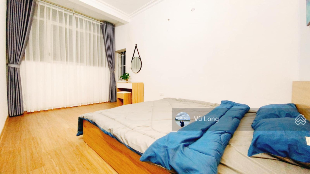 Chỉ 3,2 tỷ! Nhà mới sẵn nội thất 28m2 x 5 tầng, 3PN Phố Đội Cấn, Cách ô tô tránh 50m, ngõ rộng