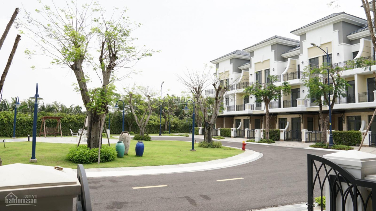 Chính chủ cần bán gấp 2 căn nhà phố đã có sổ Hồng Verosa Khang Điển giá rẻ, LH ngay 0969 949 999