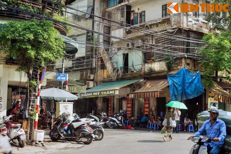 Bán căn hộ tầng 2 phố - Cửa Nam ( Q. Hoàn Kiếm ). DT 17 m2. 2 T. MT 4m. SĐCC. Giá 2 Tỷ.