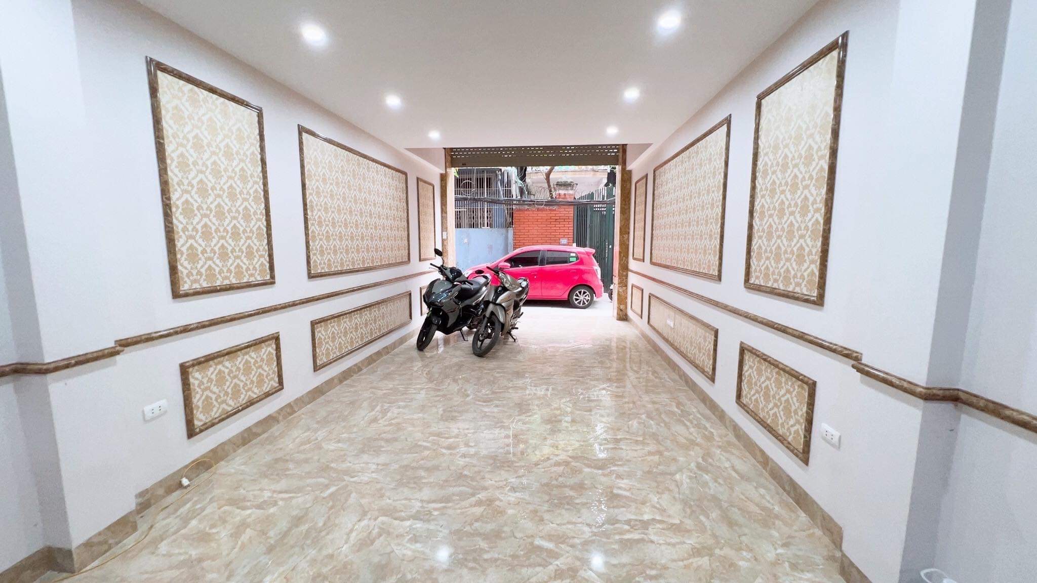 Chính chủ nhờ bán nhà đẹp - thang máy phố Nguyễn Ngọc Nại 42m2 giá 11.5 tỷ