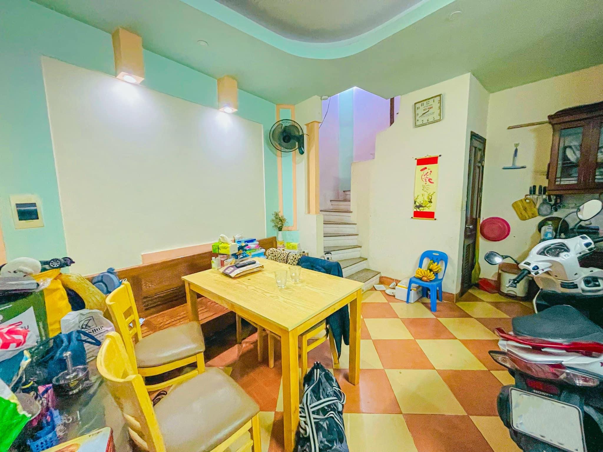 BÁN NHÀ YÊN HOÀ CẦU GIẤY. 30m 5 tầng mt4m giá 3.5 tỷ.