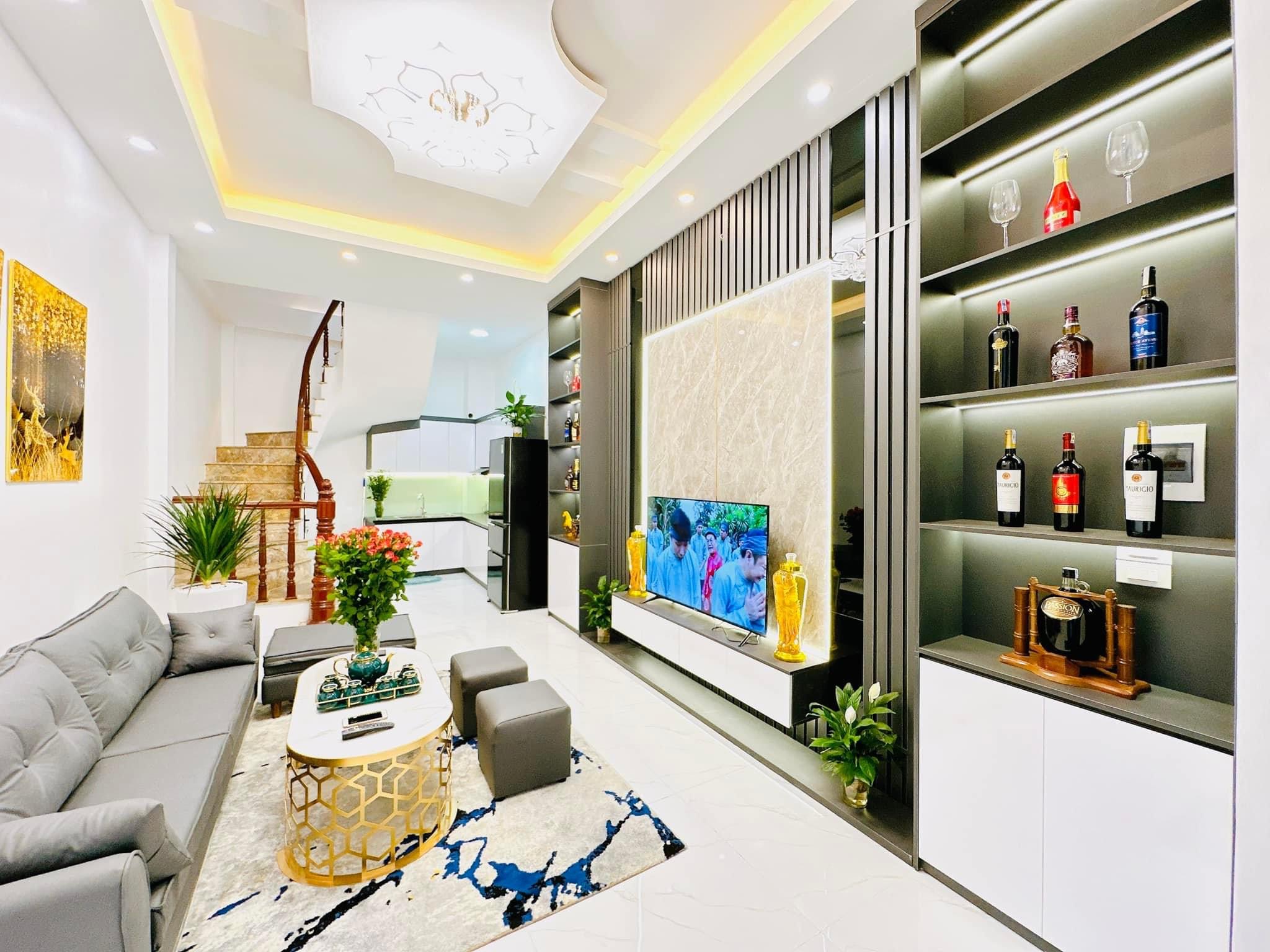 Bán Nhà Hoàng Mai, Trước Nhà Rộng 2,5m, Nhà Đẹp Ở Luôn, Tặng Full Nội Thất, . DT 30m2 Giá 3,3 Tỷ