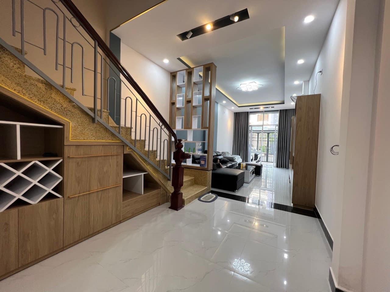 Cho thuê nhà mới mặt tiền Mê linh ngay trung tâm thành phố