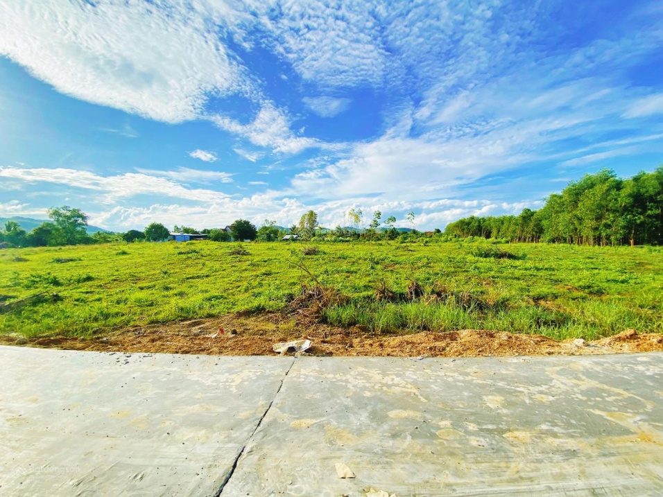 Đất dân Ninh Tân - 2 mặt tiền phù hợp chia lô 23 *