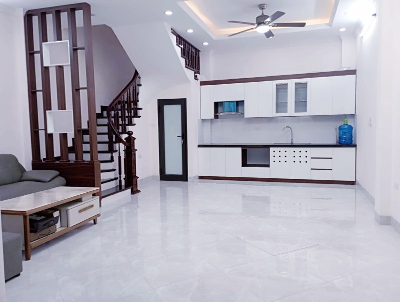 Phố Dương Quảng Hàm, DT 69m2 x 5 tầng, gara ô tô, 13 tỷ 7