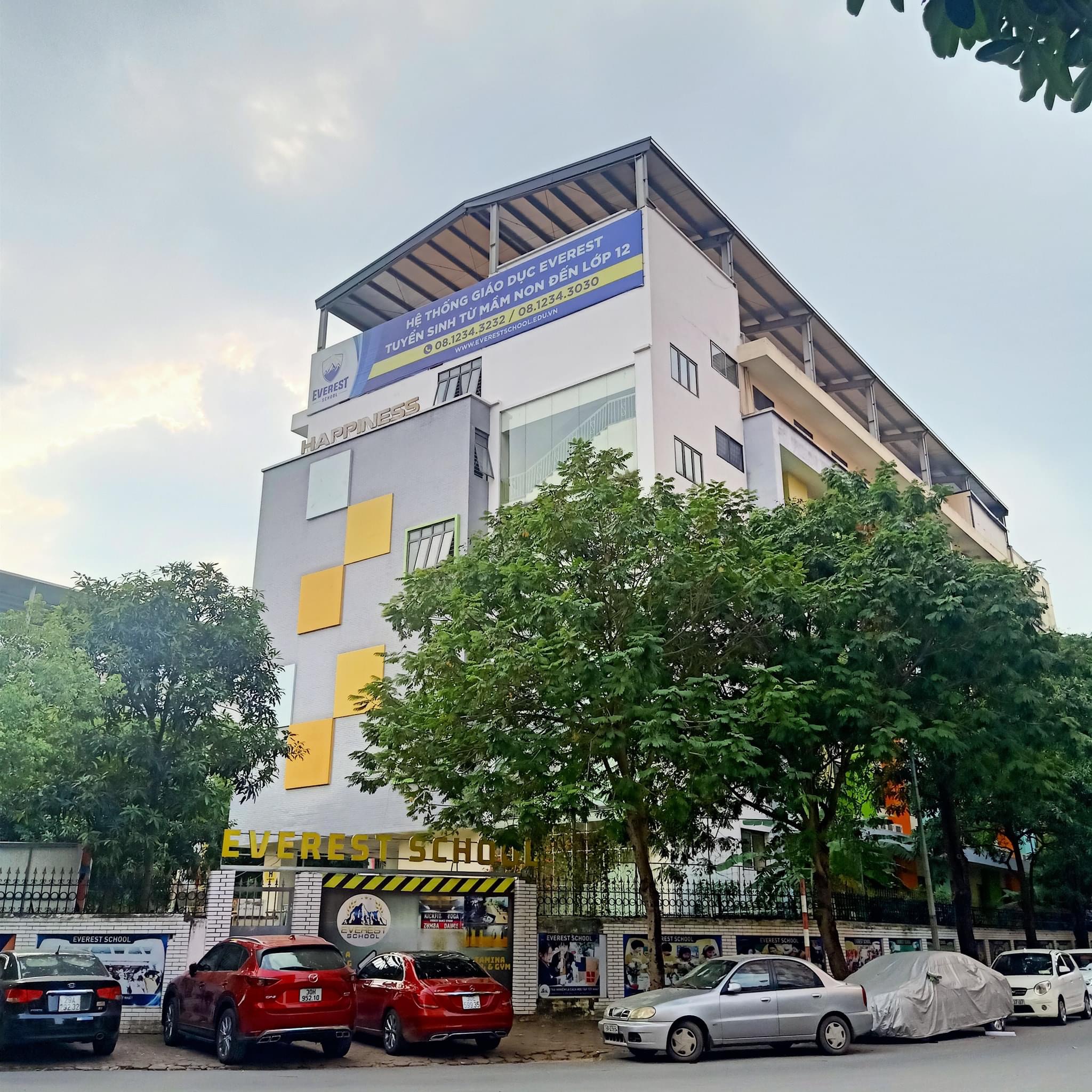 BIỆT THỰ ĐẲNG CẤP - HÀNG XÓM STARLAKE - LÔ GÓC - KINH DOANH MỌI THỂ LOẠI. Dt: 326 m , Giá:146 tỷ