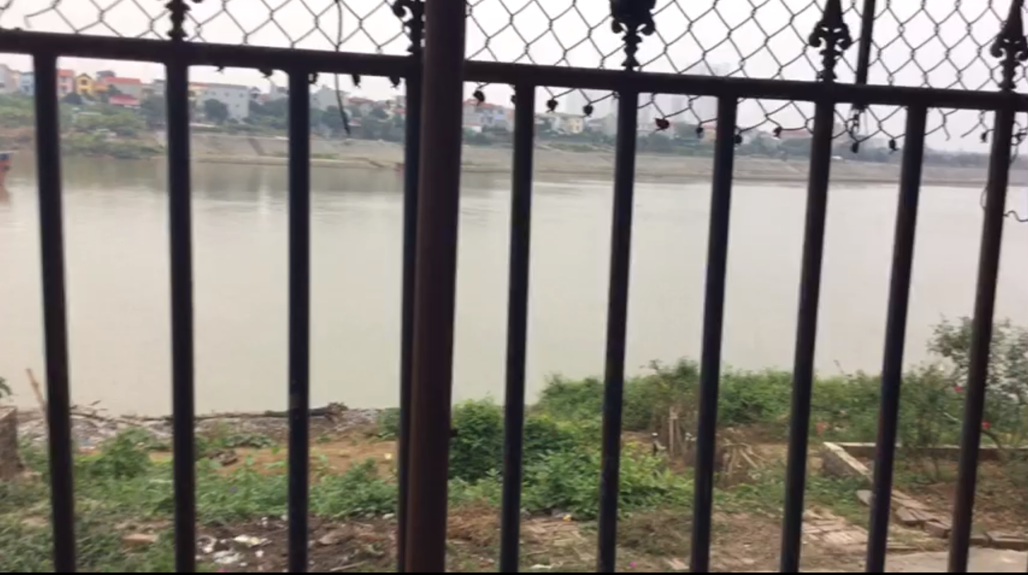 VIEW MẶT SÔNG Đuống gần Bắc Cầu, lô góc , ô tô vào nhà ,50 m, MT 5m, nhỉnh 3 tỷ