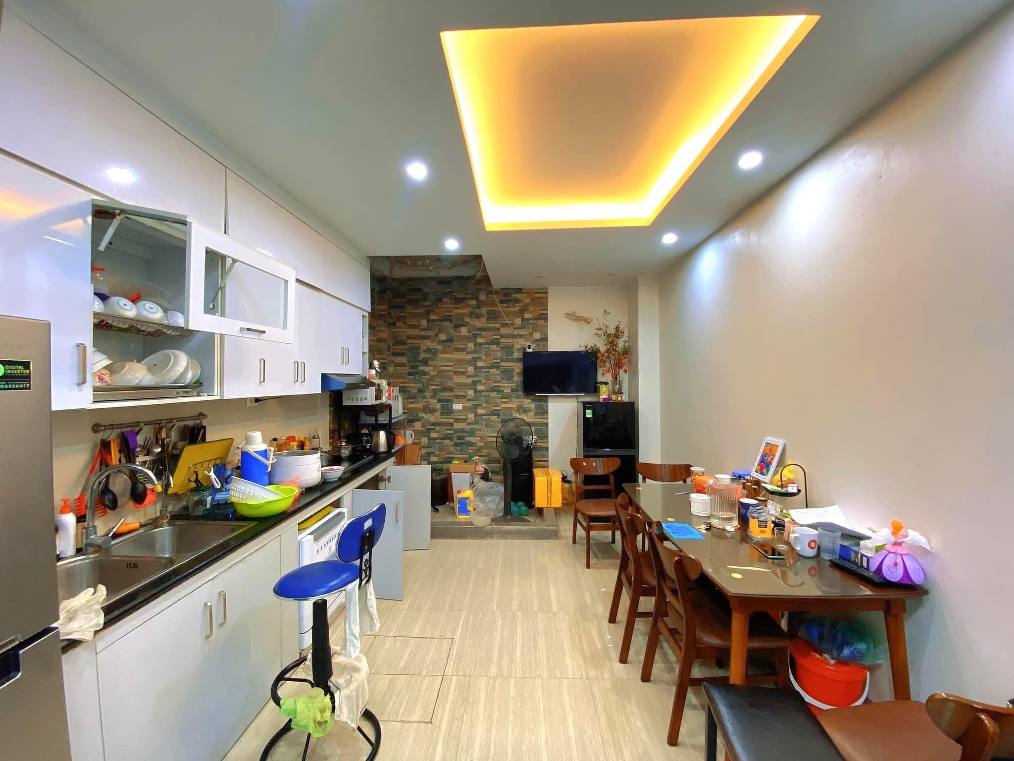 TRUNG TÂM ĐỐNG ĐA - NỞ HẬU- FULL NỘI THẤT. Chính chủ cần bán nhà Ngõ 157 Chùa Láng, DT 40m x 5 Tầng