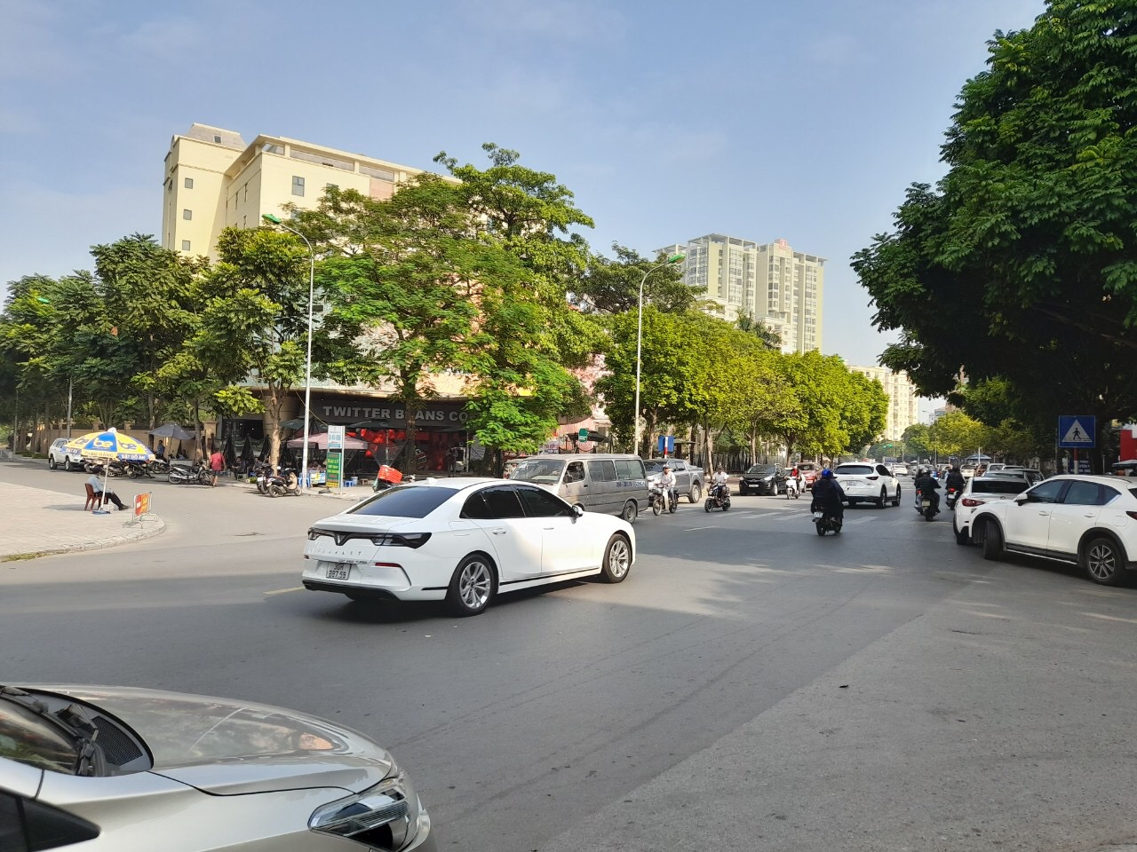 Chính chủ bán gấp nhà ngõ 88 Trung Kính, Cầu Giấy 7 tầng x 84m thang máy vô cùng hiện đại, ở sướng, giá tốt.