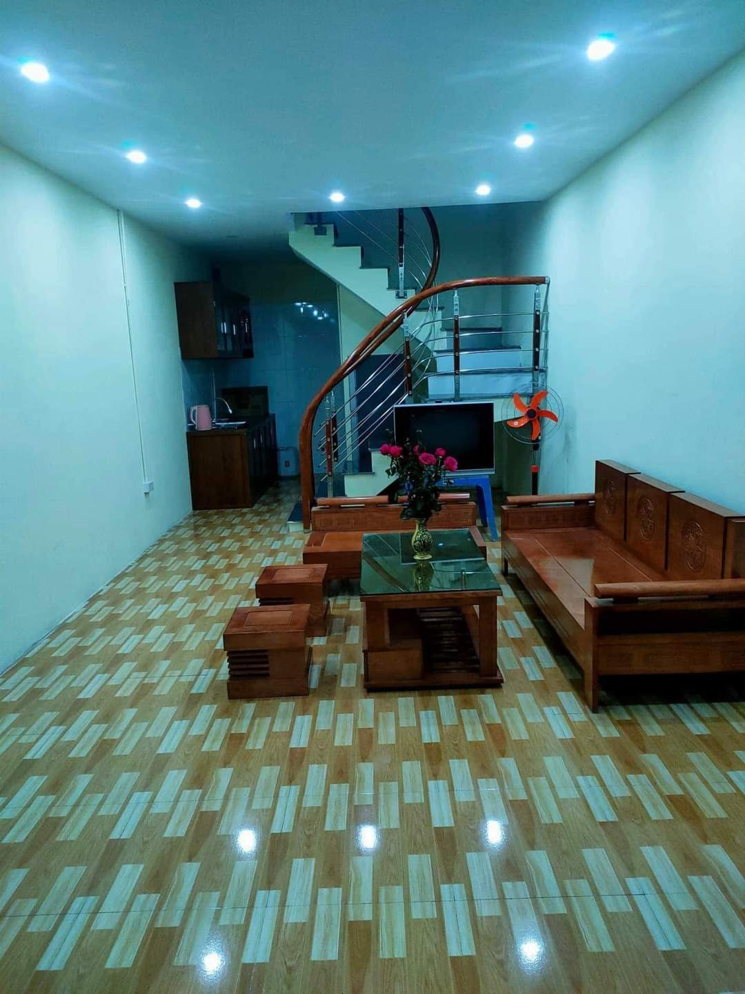 BÁN NHÀ PHỐ ĐÔNG THIÊN, 33M*2T* MT3,9M. CHÀO 1,65 TỶ. ÔTÔ ĐỖ CỔNG. TRƯỚC NHÀ 3,5M. CỔNG TRƯỜNG HỌC..