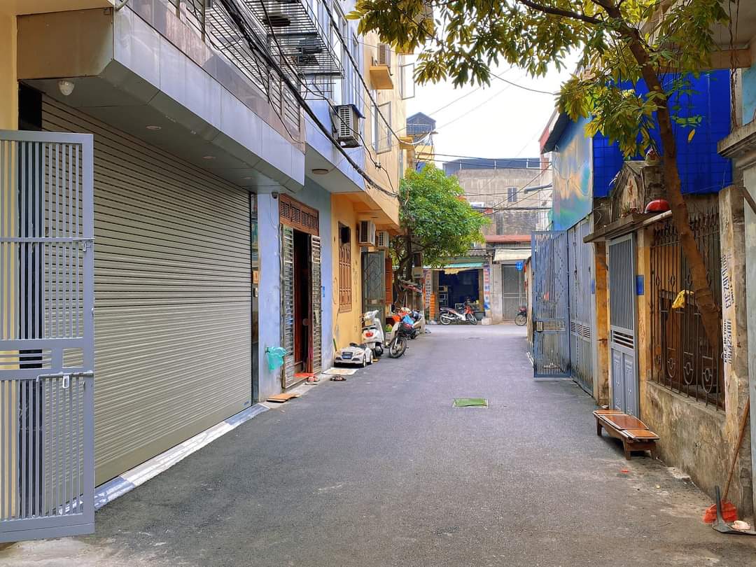 Hạ sốc 2 tỷ. Bán nhà Lê Trọng Tấn, Hoàng V Thái. Phân lô ô tô tránh. 45m2, MT4m chỉ 6.1 tỷ