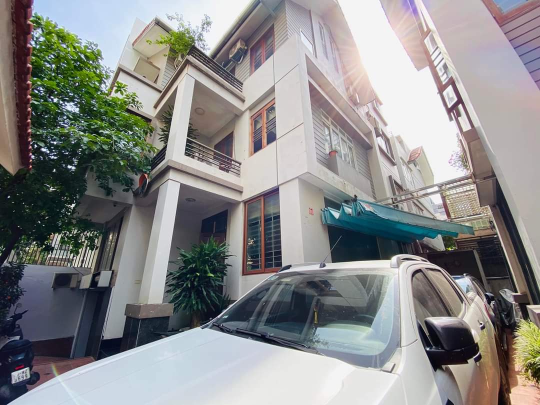 Rẻ nhất, đẹp nhất KĐT Linh Đàm, biệt thự lô góc 3 mặt đường. 105m2, 4 tầng, view vườn hoa