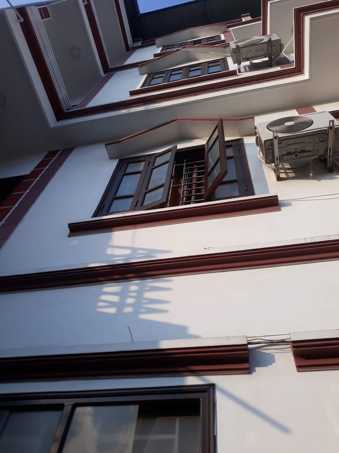 BÁN NHÀ PHỐ NAM DƯ 32M*5T*MT4M CHÀO 3,4 TỶ. NHÀ DÂN XÂY - CÁCH MẶT PHỐ 20M - LÔ GÓC THOÁNG SÁNG.