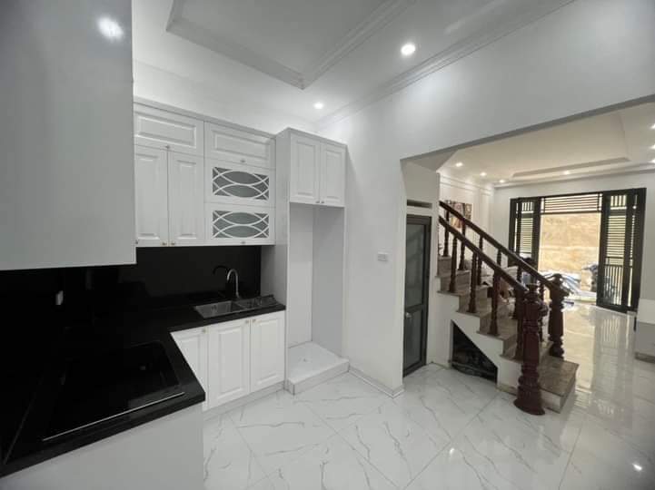 BÁN NHÀ PHỐ VĨNH HƯNG, HOÀNG MAI. 32M*4T *MT3,5M. CHÀO 3,35 TỶ. 50M RA MẶT PHỐ. TRƯỚC NHÀ THOÁNG SÁNG.