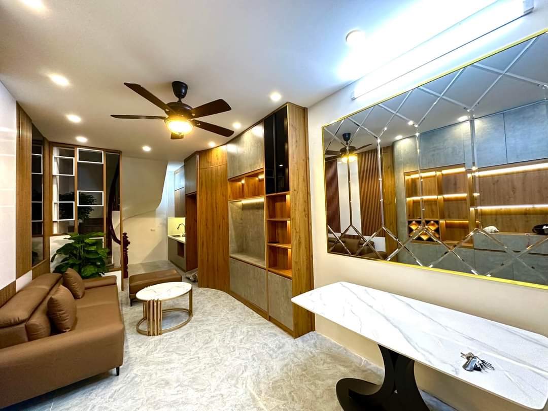 TÂY HỒ LỘNG GIÓ 40m2, 5 tầng, mặt tiền 5m, Giá 4,5 tỷ