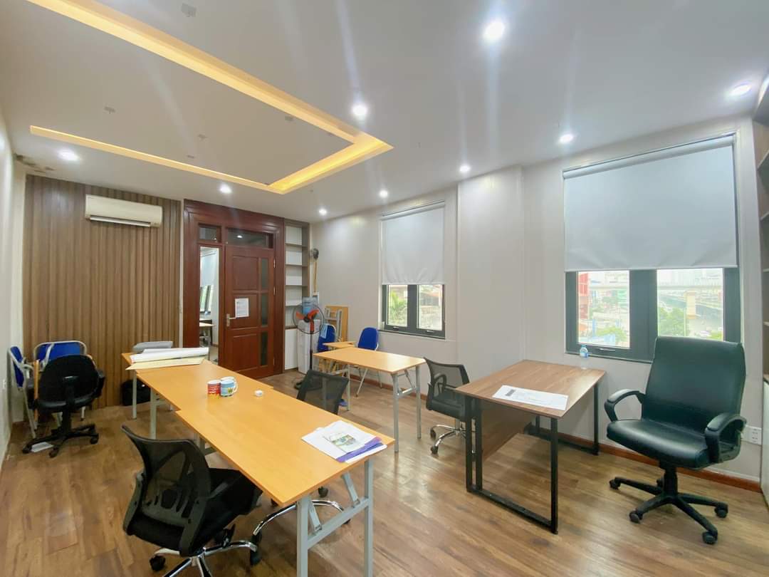 Bán gấp. Mặt phố Khuất Duy Tiến 32m2, 7 tầng. Thang máy, chỉ hơn 9 tỷ