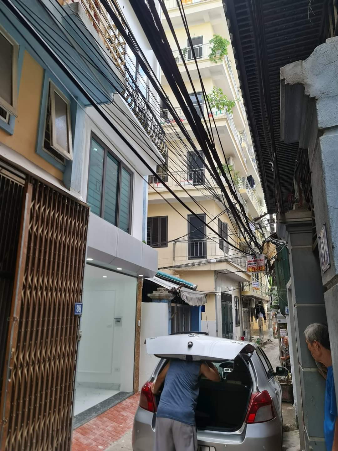 CẦN BÁN NHÀ 5 TẦNG - THỤY KHUÊ - TÂY HỒ- Ô TÔ ĐẬU CỬA - SÁT HỒ TÂY - DT: 68MX5T, MT: 5.2M.